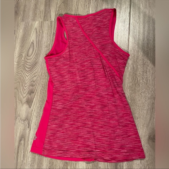 Fabletics teal-blue bike shorts with pocket & pink top with built in sports bra - Picture 6 of 8